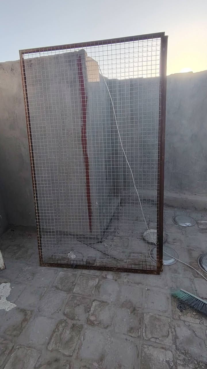 السلام عليكم عندي سياج حديقه طوله 5 أمتار وعرضه 2مترين ونص وبيه باب ينقفل كله بي ايسي وداير مادير مسيج بجينكو لن اريد اشيل عارضه للبيع مكاني النجف الاشرف سايدين المطار الجديد مقابل جوهرة العرب مثلجات الاوال فرع الترابي وهذا رقمي *********** اتصل وبيك خير وتدلل وعارض نانو صحن جديد صالي من أخذته شهر هم للبيع جديد برغي مامفتوح بيه
