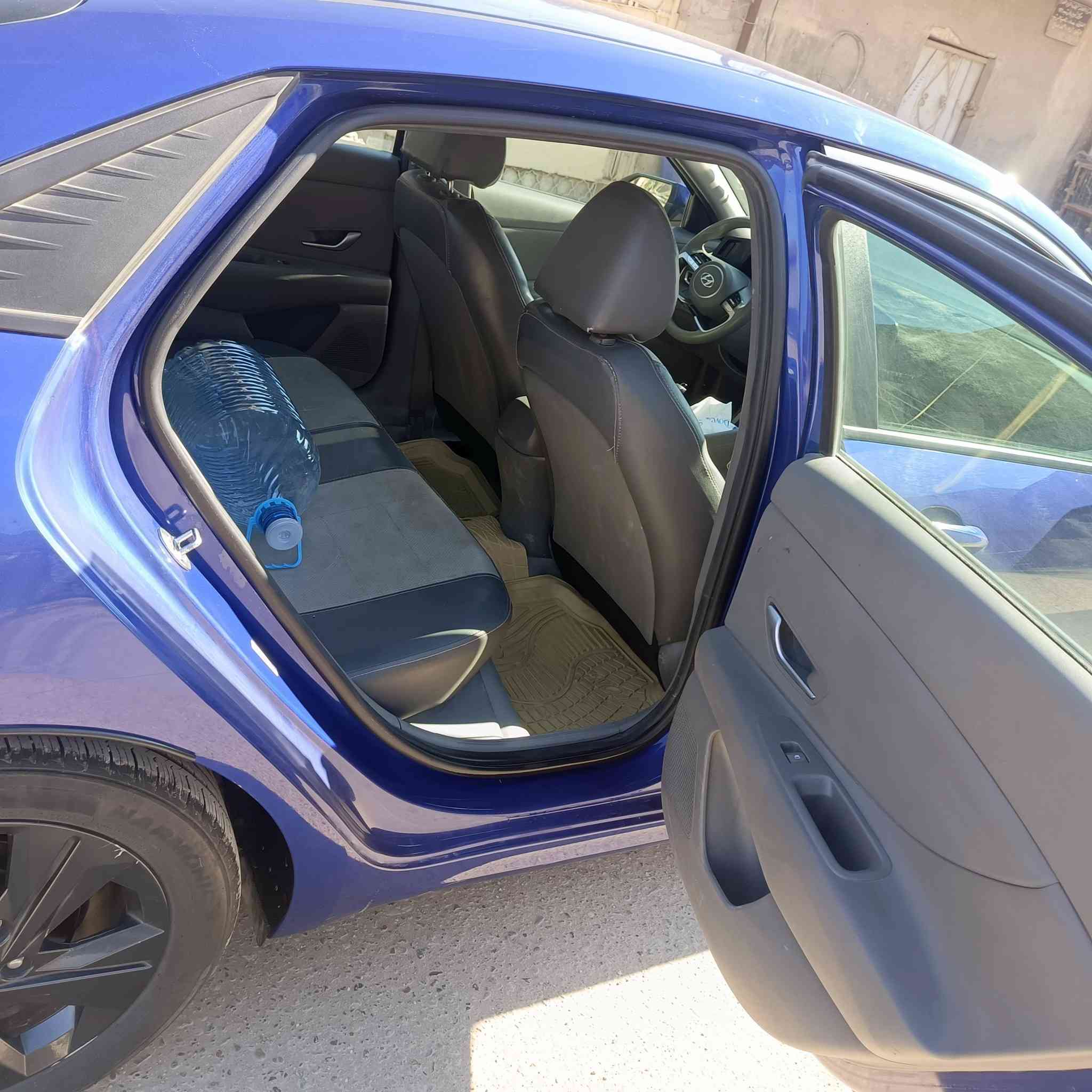 السلام عليكم النترا أمريكية سنويه وهزه جديده بعدهامساقطه فول مواصفات ما عدا الفتحه موديل 2022 حادثها فقط جاملغ اليمن وشويه باردبل بنيدوصور الحادث مرفقه بل منشور السياره بل واقع احله من الصور مكاني بغداد السعر 155وبيها مجال بسيط ***********
