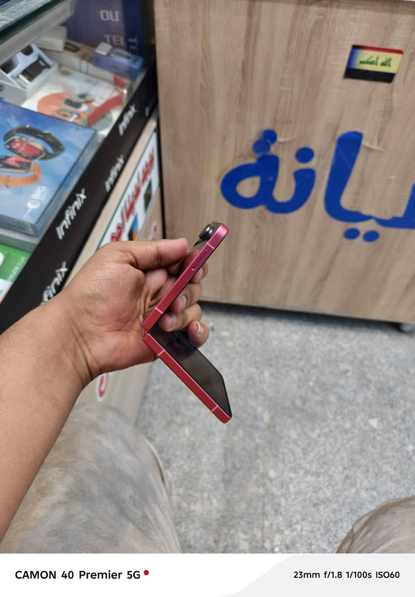 السلام عليكم
سامسونج  Z Flip 7    ابو الطبكه 
بطاريه 4300
جهاز نضيف كلش شخط مابي 
معالج Snapdragon 8 Elite 
كامره  200 ميكا بكسل
قيم وخذ بلي يرضه الله
واتساب او تصال 
***********
