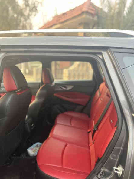 للبيع شانجان cs35 plus
ضمان شركة البخيت موديل 2023 
السياره ماشية (12 الف) كيلو متر فقط 
قابلة للزيادة بحاله الزيرو

المواصفات 
🛑 وضعية قيادة رياضية
🛑 مقابض الابواب / كروم
🛑 مثبت سرعة ( كروز كونترول)
مكابح ABS
🛑 نظام الكتروني لتوزيع القوى بالتساوي على العجلات الاربعة عند التوقف EBD
🛑 نظام للمساعدة اثناء النزول على منحدر HDS
🛑 قفل السيارة يفتح اوتوماتيكيا عند الاصطدام 
🛑 حساسات خلفية عدد 3 
🛑 نظام لتتبع ضعط الهواء في الاطارات
🛑 تشغيل عن بعد
🛑 قفل مركزي + مفتاح ذكي + تحكم بالمقود
🛑 فتحات خلفية للتبريد
🛑 شاشة العدادات LCD 7 inch
🛑 مرايا جانبيه قلابه وتعدل كهربائيآ ومدفئة
🛑 بانوراما مع تحكم عن بعد
🛑 كاميرا خلفية 360 درجة
🛑 تحذير وتوقف تلقائي عند وجود سيارة 
🛑 سماعات ومكبرات صوت عدد ٦
🛑 اضواء اماميه واضواء خلفيه LED 
🛑 كشنات جلد طبيعي
وهناك مواصفات اخرى 

🛑 للاستفسار *********** بي واتساب 📞📞📞📞📞
🛑 مكان السيارة / الأنبار فلوجه
رقم بغداد الدولي سعر 145 وبيه مجال
