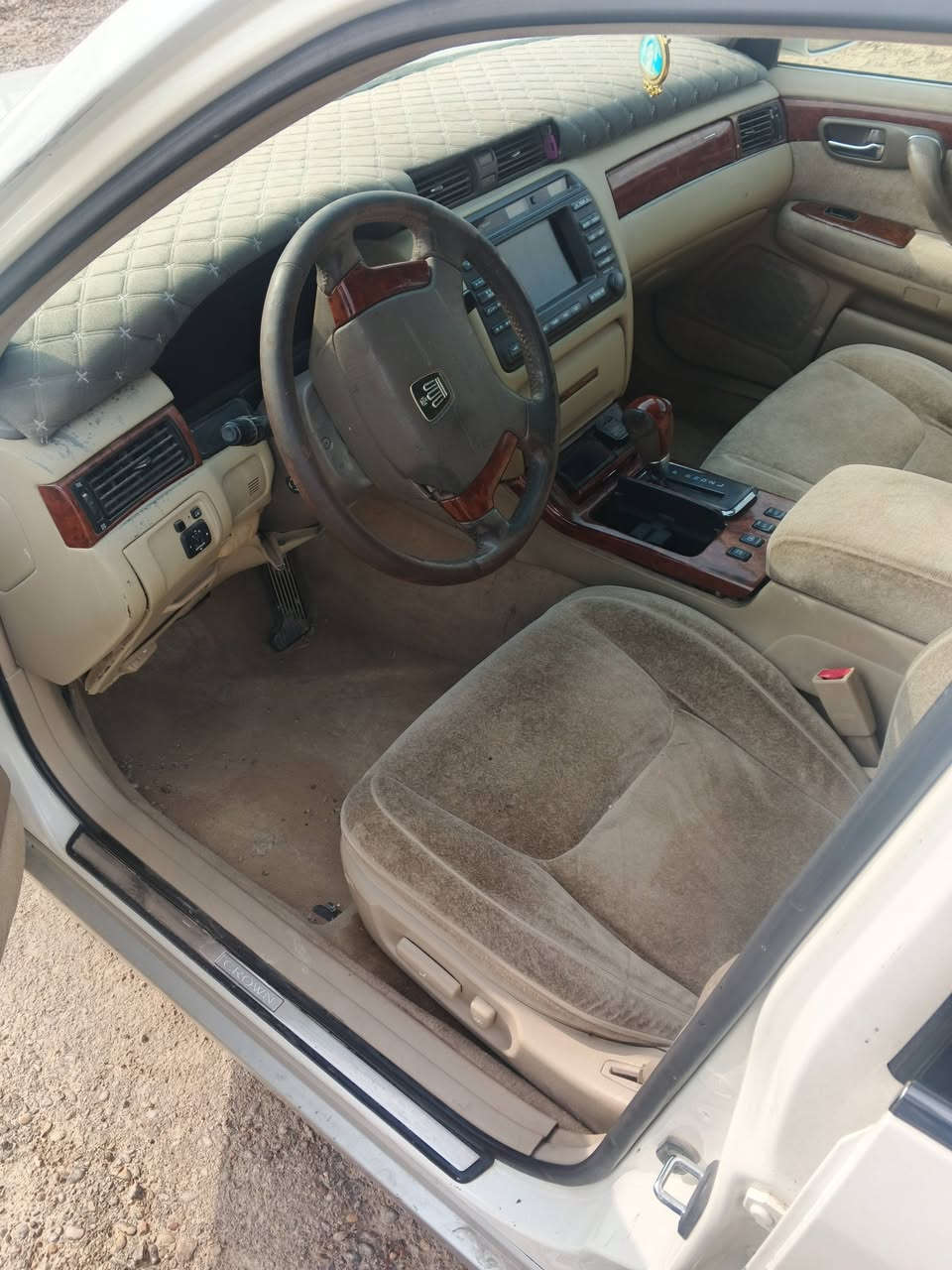 السلام عليكم ملكه كراون موديل 2002 رقم صلاح الدين مدفوع كمرك قرار 48 مكينه سي 9 2500 مكفولة من القص ونقل الجثه باقي بس على افلوس الرقم تدفع تداور بسمك.  ملاحظه السيارة المكينه صاطره كير حداديه تبريد جاهز السعر 75 ورقه. مكان السياره  النجف ناحية العباسيه ***********  ملاحظه السيارة بيها حادث جاملغ خلف وجمالغ امامي صور الحادث بالمنشور
