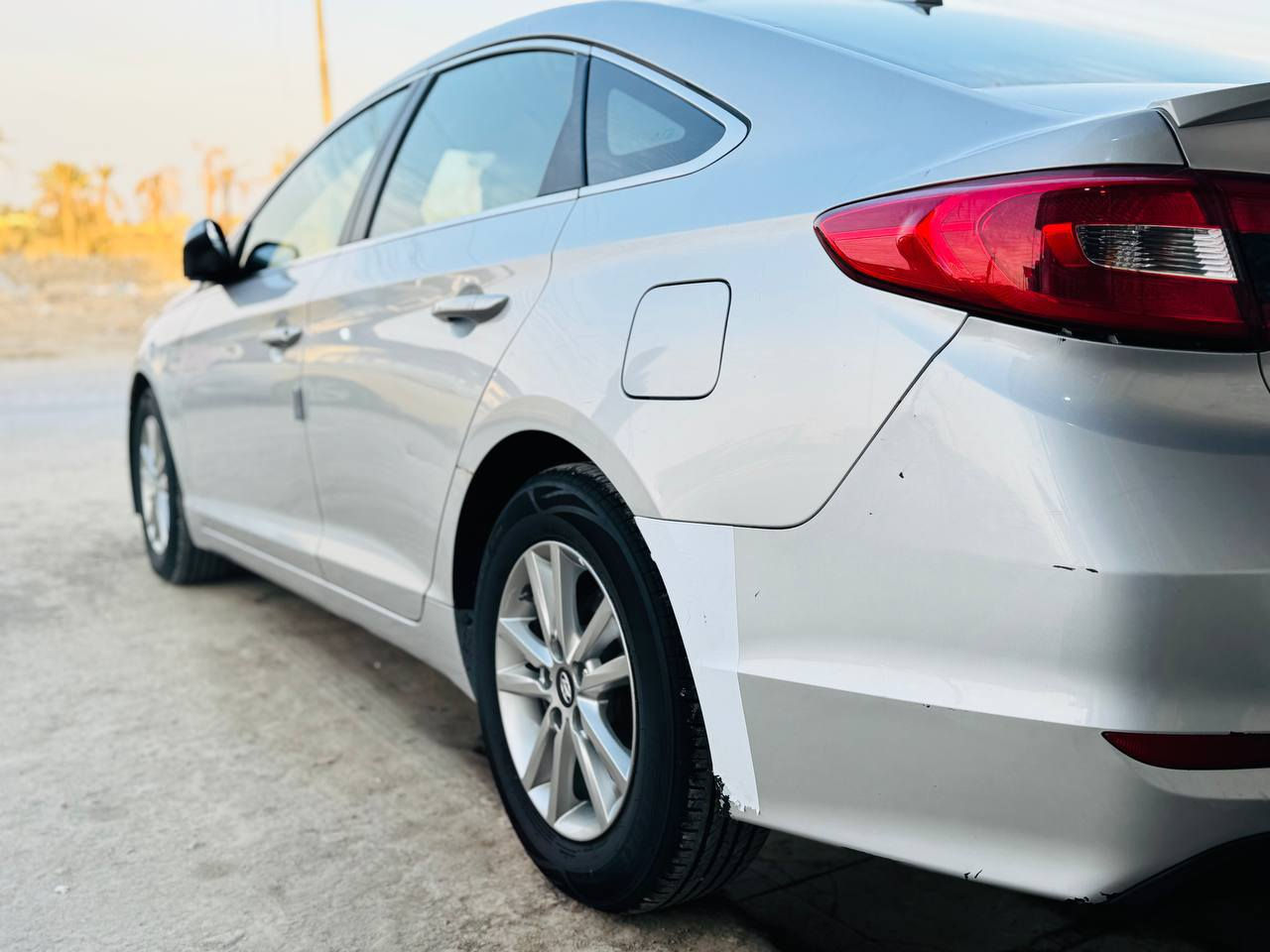 السلام عليكم ورحمه الله وبركاته 
سوناتا للبيع 15
ضربته بس بنيد
مواصفاته المعروفه
رقم نكليزي 
بسمي المدور ثاني يوم
السياره خير من الله 
ماشيه 70الف حقيقي. 
السعر128او بيها مجال رقم 
الهاتف *********** 
المكان بابل حله ورديه خارج
