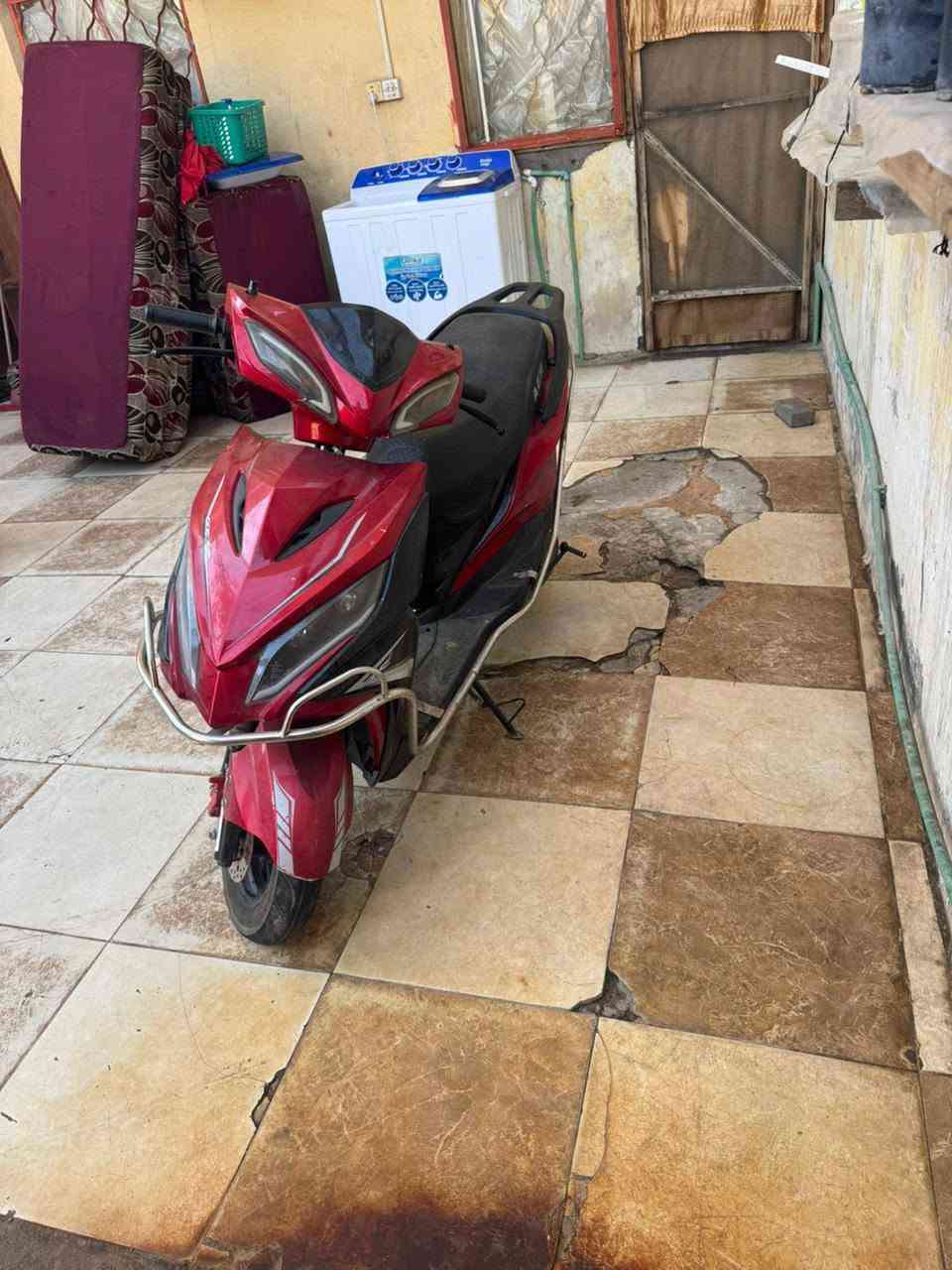 سلام عليكم دراجه صيني مكينه مو صيني سكنس صيني دراجه كلجات بلاد مكينه بلاد بس مبدل شفت ابد مامجفته الله شاهد كهربايات يرادله كلوبات سلف شغال دراجه متروكه بس شرط شغل كفراته زلغ ماليه شرط نهضه وشلعه  ابيع او ارواس بايراني  أو شحن سعر 450لعلم ماخذه قبل سنه ونص 900
عنواني بصره دور شرطه ***********
