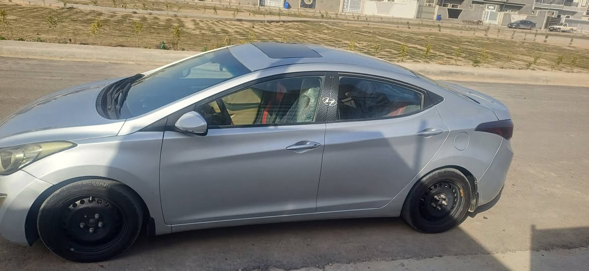 السلام عليكم الانترا 2012 خليجي واكعة علية سقيفة مقفولة من العيب الشرعي السياره حلوه اوكاعده كلشي ابلادي مكان السيارا فلوجة السعر95 بسمي ***********
