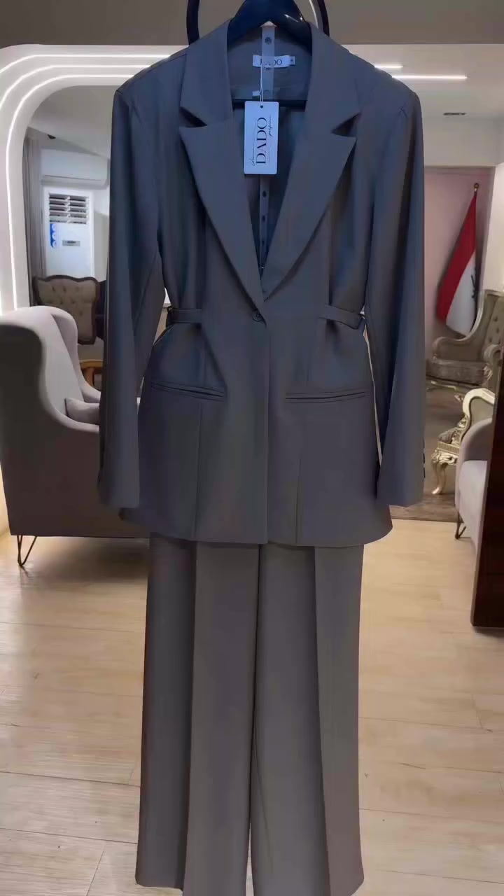 طقم نوفا مبطن يتكون من الستره و البطورن 
(الأوف وايت الملكي، الأخضر الباستيل، الرمادي الدافئ، والأسود الفخم ، والرصاصي ).
طول البطرون ١٠٥ 
طول اليلك ٧٥ 
تبدأ المقاسات من 38 وتصل حتى 48.

يوجد توصيل لجميع محافظات العراق 5 

#متجر_مللابس
#ملابس_نسائيه 
#طقم_نسائي


**إذا كنت صاحب هذا الإعلان وتريد حذفه لأي سبب، رجاءا أرسل رسالة إلى الدعم الفني**