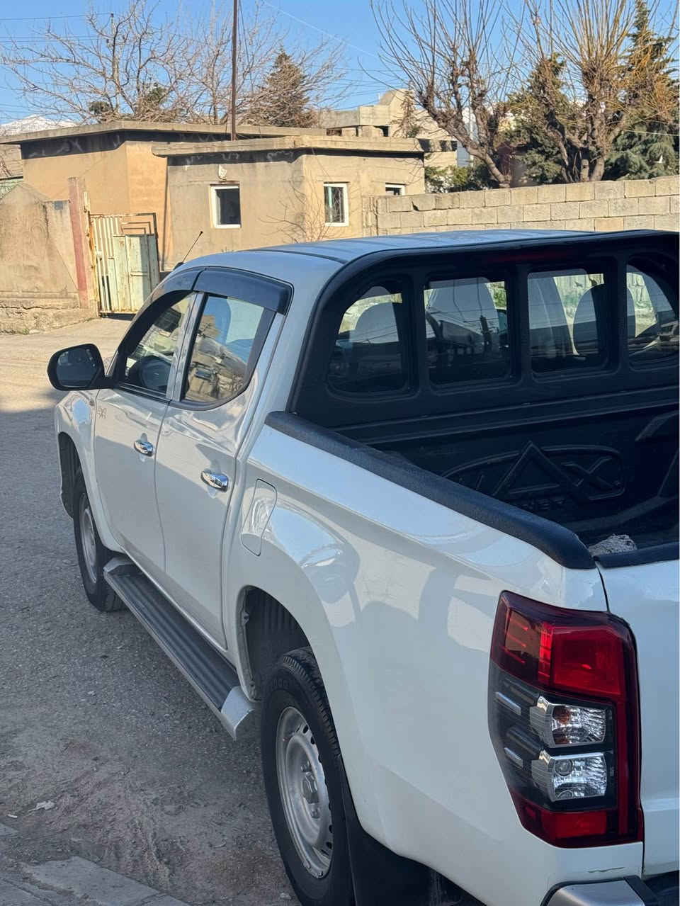 مستەربۆشی L200 مۆدیل 2020 
123 هەزار کیلۆمەتر ڕۆیشتووە 
هیچ مەسرەفێکی تێدانیە 
نموونە لە جوانی و پاکی 
هەموو گیانی بەشەرت 

گێر و مەکیەنەی بەشەرت 
هیچ کێشەیەکی تێدا نییە 

ژمارەی *********** بشدار, السليمانية
