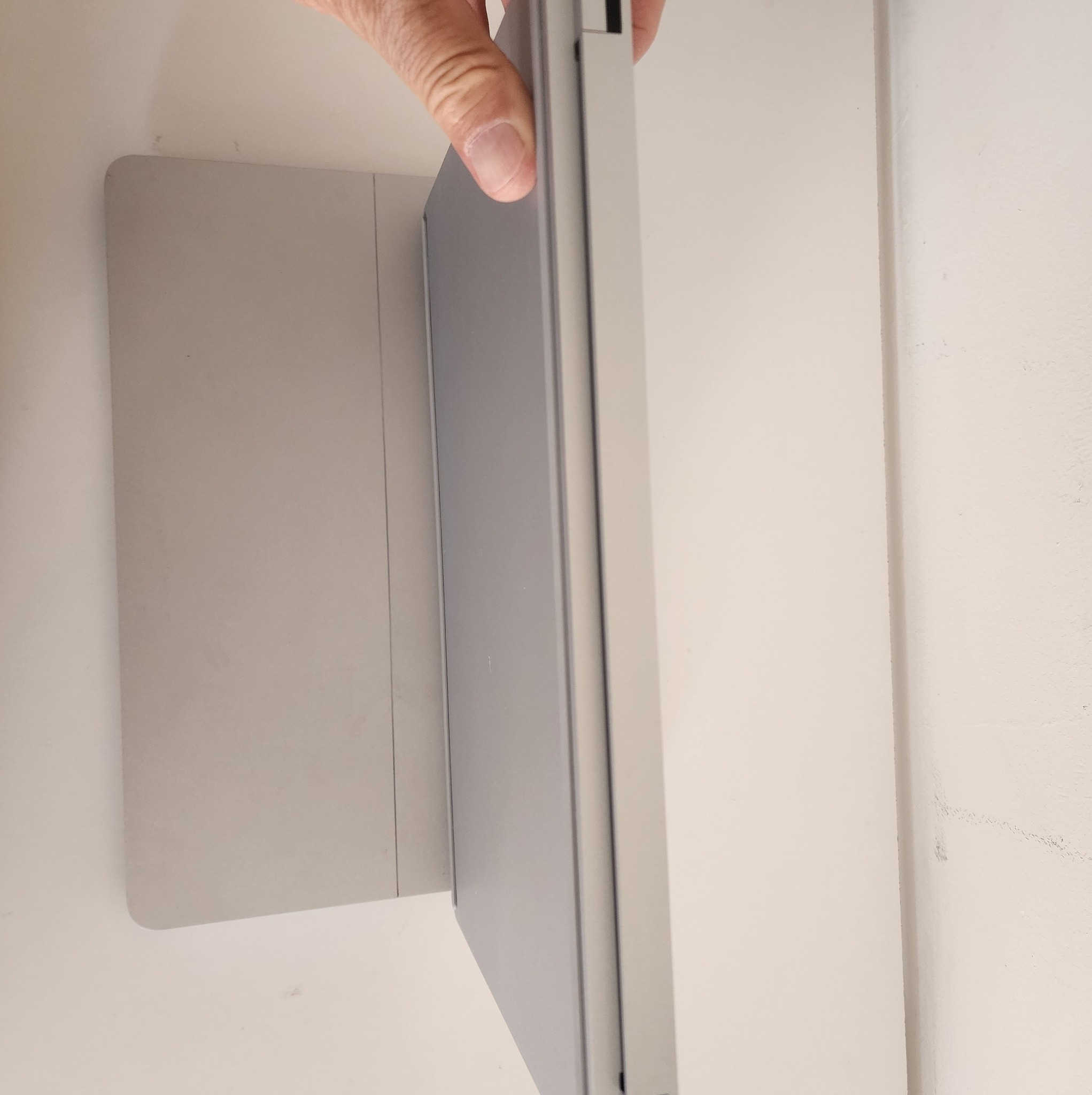 Microsoft surface laptop studio 
Core i7 11th generation 11380H
16 gb ddr4x
512 gb m2 nvme SSD disk
RTX 3050 Ti 4gb gddr6
14.4" touch screen 3k120 Hz 

جهاز راقي من شركه مايكروسوفت، يمكن استخدامه كلبتوب او كتاب وبوضعيات  مختلفة...
لابتۆبێکی نایاب لە کۆمپانیای مایکرۆسۆفت...دەتوانرێ ڵک لابتۆب و تاب بە کاربعێنرێ.... شتێکی جوان و نایابە...


**إذا كنت صاحب هذا الإعلان وتريد حذفه لأي سبب، رجاءا أرسل رسالة إلى الدعم الفني**