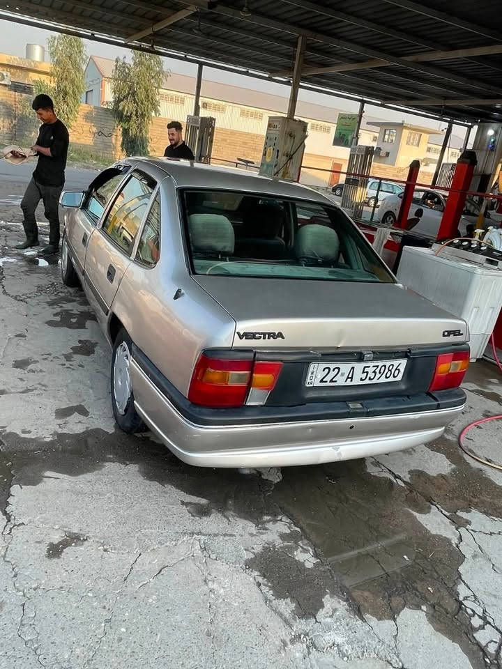 🚗 أوبل فكترا للبيع - ناصبة ومرتبة شرط الفحص 🚗
المواصفات والتفاصيل:
 نوع السيارة: أوبل فكترا
 المحرك: 2.0 (محرك 20)
 الكير: أوتوماتيك
 حالة السيارة: كير ومحرك (شرط الفحص)، السيارة ناصبة ومرتبة ونظيفة جداً وما ناقصها شي.
المميزات والإضافات:
 فتحة سقف (تنتة)
 شاشة وكاميرا للرجوع للخلف
 سنتر لوك
 ميزة إضافية: متوفر بيها كوبون بنزين جاهز.
💰 السعر: 40 ورقة (وبي مجال للشراي).
📞 للتواصل والاستفسار: رقم الهاتف (بـيه واتساب): ***********
