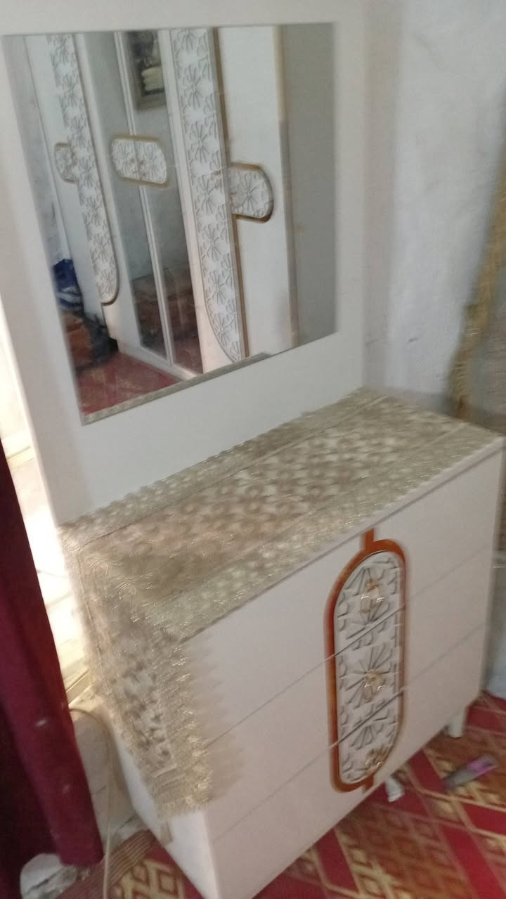 السلام عليكم اخوان
غرفة نوم تركية مستعملة 5 قطع وحدة من المساطر تصير جوة الفراش طاكة 
الموقع : بغداد الوشاش قريب على الاسكان
الرقم:***********
السعر:550 وية الفراش ب 600 وبيهة مجال
