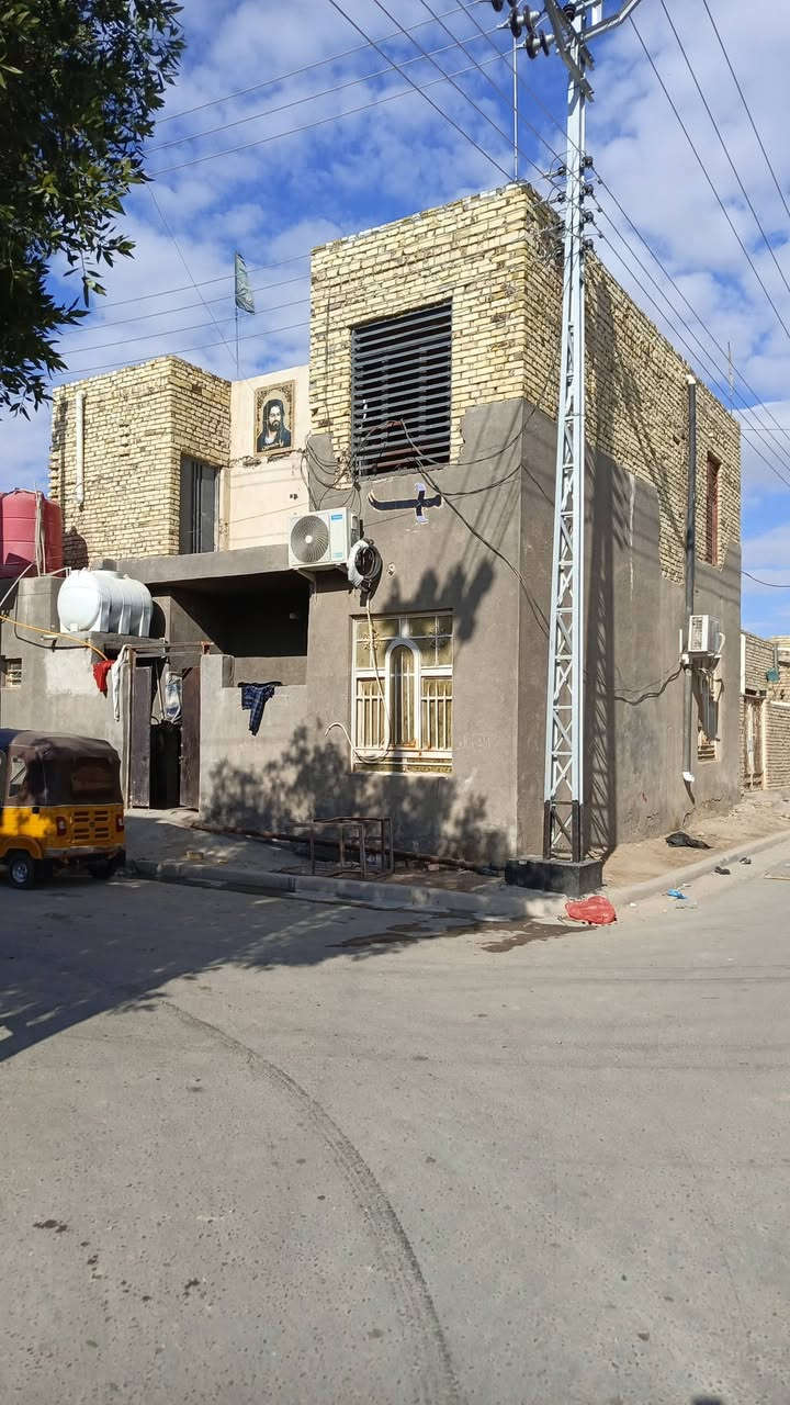 دار لبيع 100م طابقين ركن حي الرحمة الثانية  شارع المدارس للاستفسار ***********
