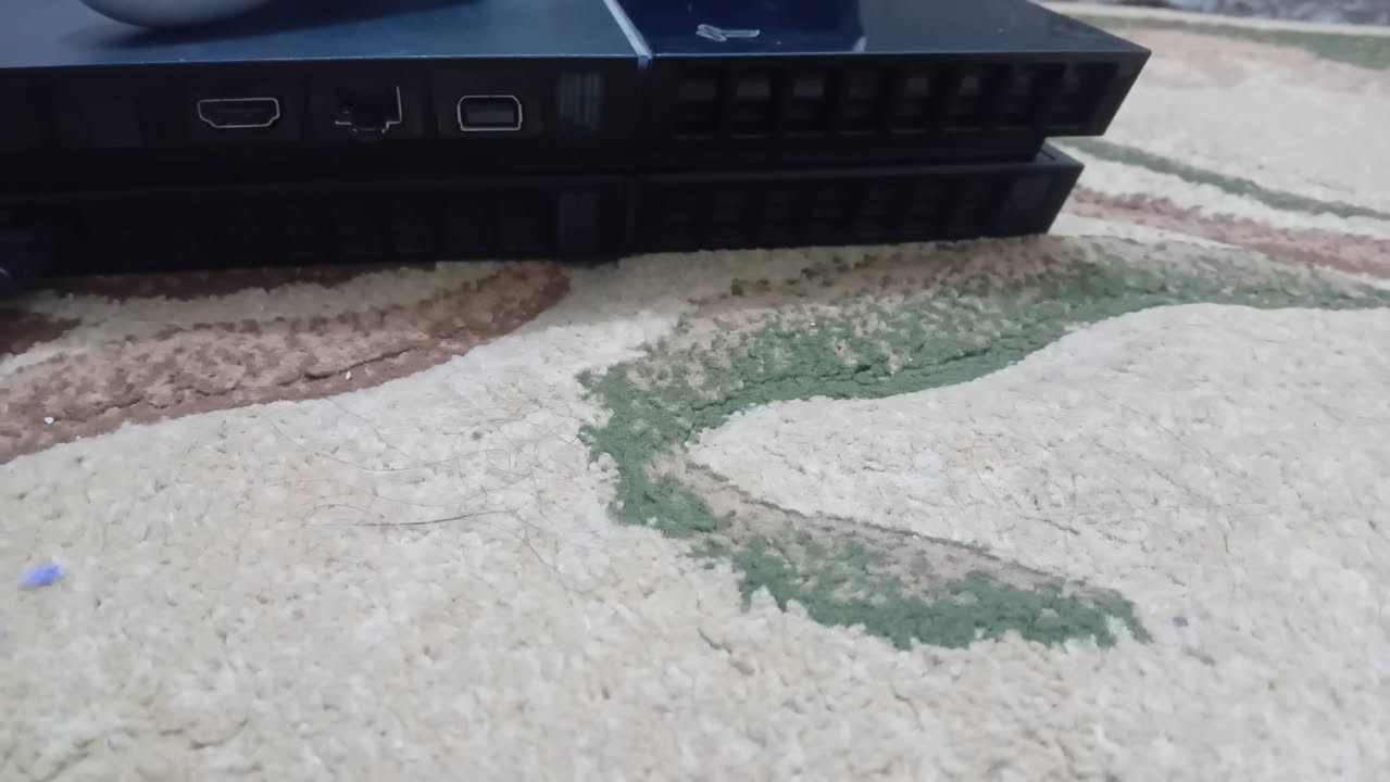 بلي 4 نظيف 100% ما مفتوح ولا مره مع يدتين و قرص جيتي اي والحساب الي بداخله بيه العاب هواي سعر 200 قفل قفل قفل تواصل عبر *********** واتساب او خاص
