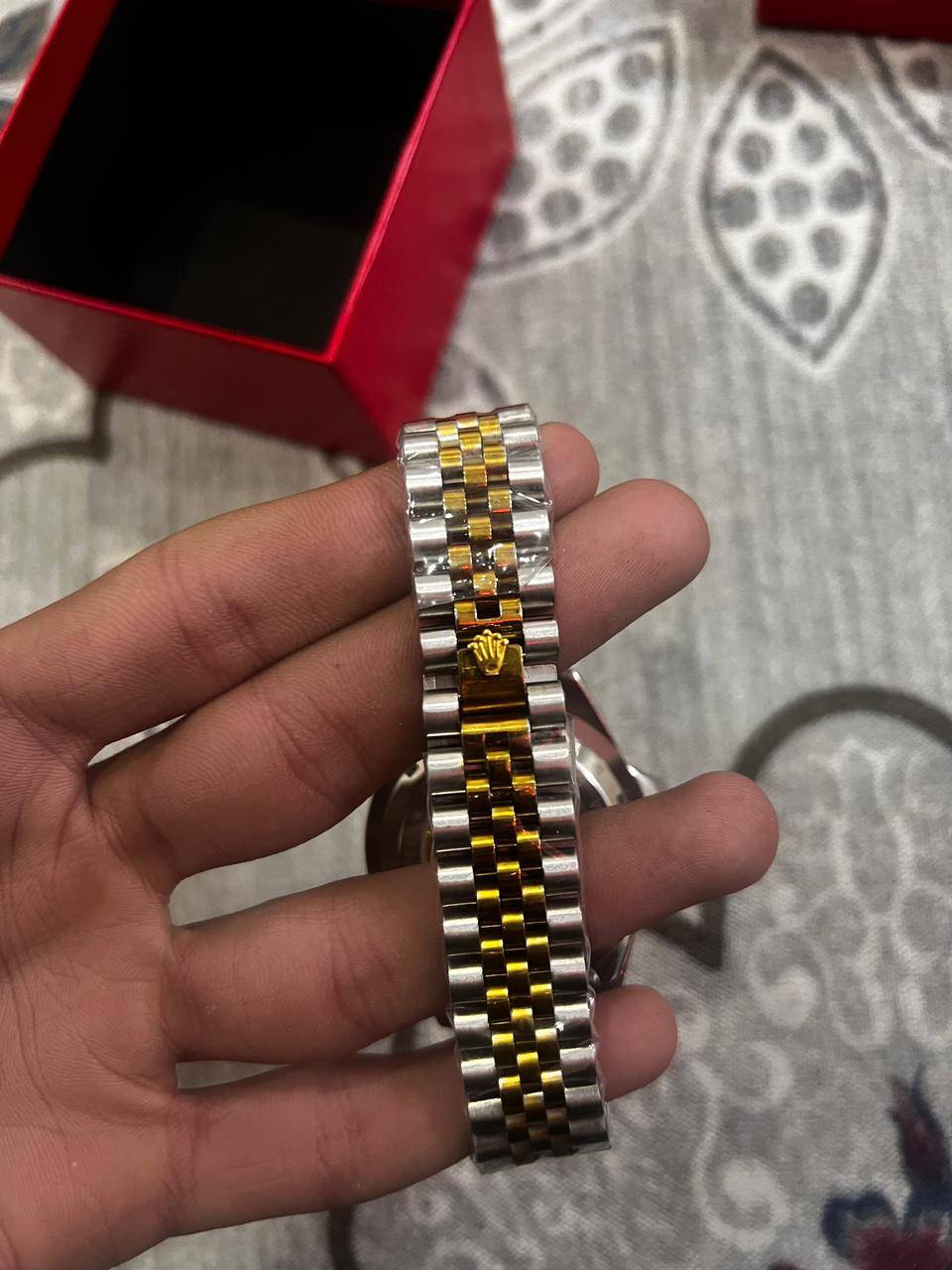 ساعه لوركس مختم قطعه اوتماتيك باله امزون البيع توصيل موجود


**إذا كنت صاحب هذا الإعلان وتريد حذفه لأي سبب، رجاءا أرسل رسالة إلى الدعم الفني**