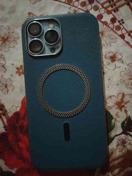 13 pro max شرق أوسط بطارية ٩٠ مكفول ممفتوح سعره ٧٥٠ قفل  وبطارية حقيقية مكاني بغداد كراده ***********
