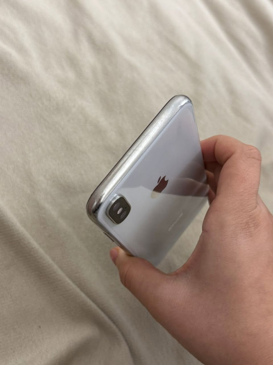 سلام عليكم جهاز البيع 
أيفون اكس ماكس عادي 
نضيف مبدل شاشه وبطاريه 
جهاز نضيف مال بيت 
الذاكره 64 
البطاريه100🔋
رقم الهاتف ***********
