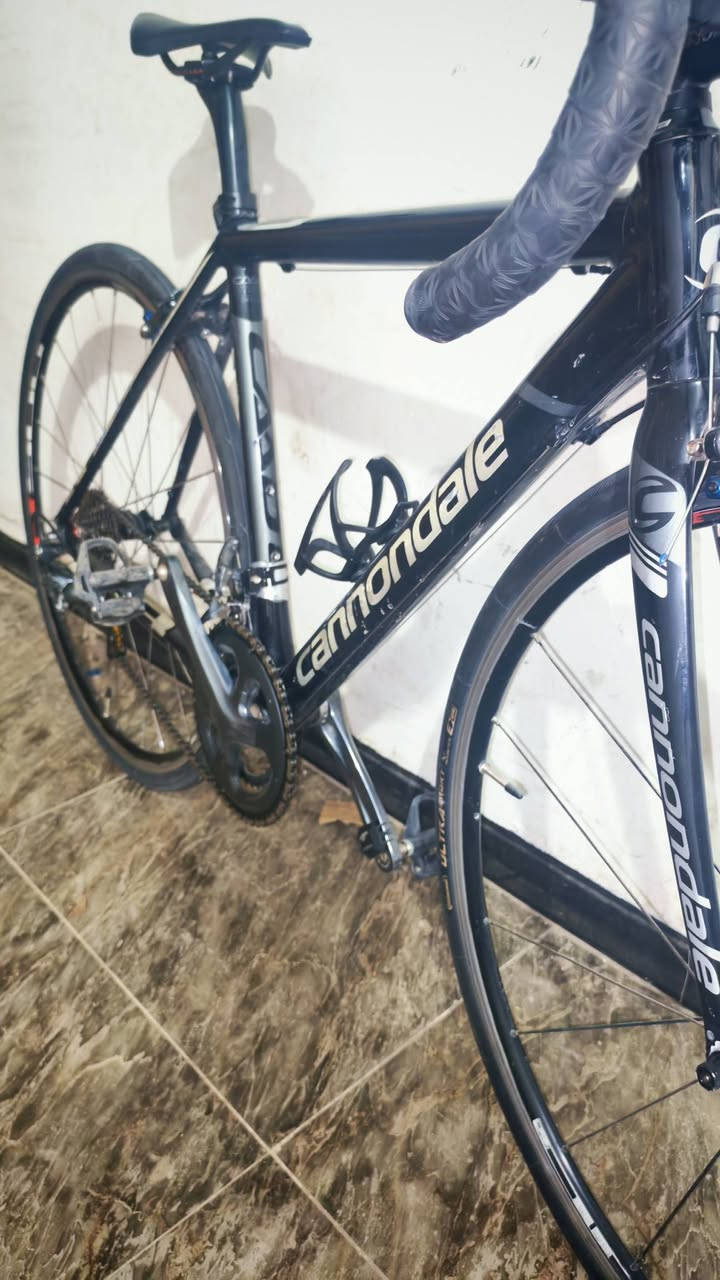 Cannondale CAAD8 2014 🦅🇺🇸
كانندل كاد 8 
قياس فريم 51- 50 المنيوم ماشة كاربون
الوزن : 8.6kg

- كروب سيت تياغرا 4700 كامل 10x2
- طواكات سورا 3000 فحمات احترافية 
- بوري سرج و سرج كاربون فايبر kocevlo
- ويالة Shimano R500 مزودات ب بطيخات رود 4 بنط بولبرن طرب

- دراجة ادامة كاملة من كل نواحي
- زنجيل kmc جديد 
- دشلي ztto جديد
- تايرات جديدة كتان كونتينتال Ultra sport
- دشالي عكرب جديد
- جلدات شفتر جديد Shimano
- وبوليش وادامة لكل محاور الدراجة مسوي 

الدراجة نظيفة وكل شي بيها جديد فقط البوري الفوك جواه اكو شخوط ومغلفه تغليف سيارات مايبين اصلا بس للتنويه 

السعر : 550 الف وبيها مجال 
مكاني : ديالى - بعقوبة - متوفر توصيل
الرقم : واتساب ***********
