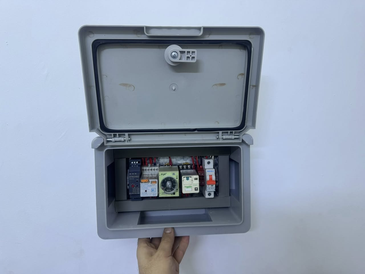 صافرة انذار مهمة الى اصحاب المولدات عند تشغيل وانطفاء الوطنية
***********
