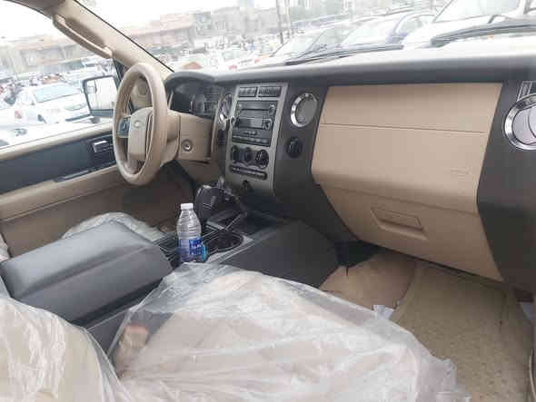 اكسبديشن بتره  سليمانيه هزه براد سنويه كامله جديده سنويه ٢٨ هزه براد ٢٦ شركه نيفا خليجي بيه بالعراق جاملخ ايمن وبنيد بدون داخل صبغ  والباقي مكفول داخل بيجي مديل ٢٠١٢محرك ٥٤٠٠ لوك كير اكسل صدر امامي خلفي تبريد ٣ قطع بريك سكليتر كهرباء كرسي السائق كهرباء  والحمد لله السياره كله كامله .
السعر ١٤٠ ورقه 
مكان السياره الدوره حي الصحه 
     ***********
