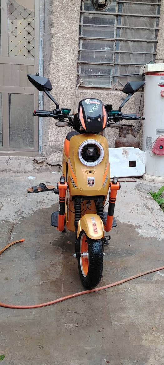 دراجة x900:
استعمالها شهر ونص ول وصل موجود دراجة جديدة فول مواصفات
ملف 2000w :
سرعة 87 حقيقي 
بطاريات 33 امبير عدد 5 شرط الفحص
شاشة ضد الماي وضد الكسر
البركات امامي دسك دهن ول خلفي غاز
دبلات أمامية مغلفة اب ربل اسود
بيها حساس سرقة عدد 2 وقفل ستيرن
تشغيل بيها بصمة يد وبصمتين تحكم وسويجين
االدراجة مفولة بيها شلعة اضوية قوية بلوجكترات رايدها ب 580 الف قفل مكاني بغداد كرادة
رقم الهاتف: ***********
