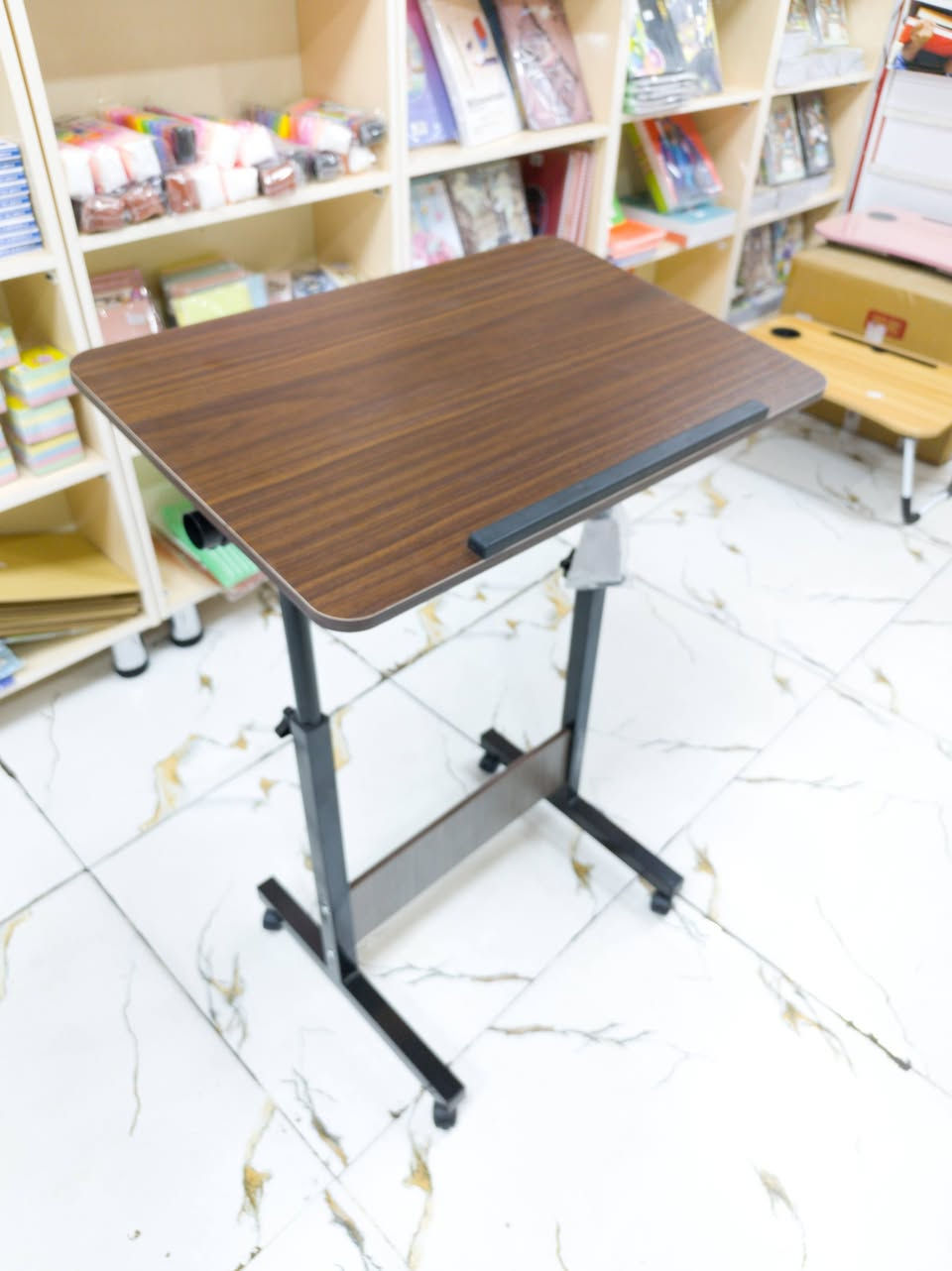 غراض مكتبة للبيع مكان الكوت منطقة حي الجهاد شارع كراج مقابيل مدرسة احمد
***********
