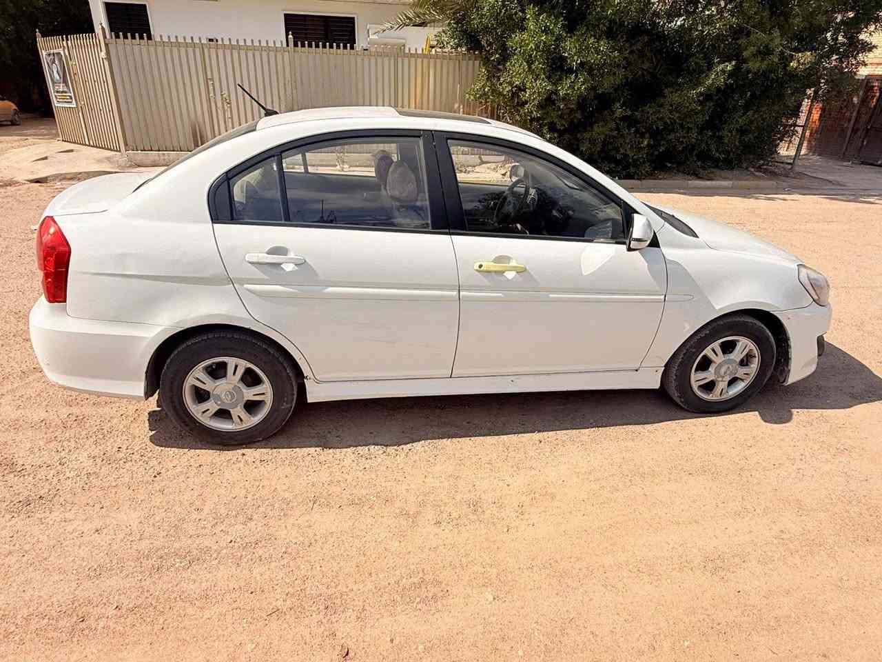 ‏سلام عليكم
‏هونداي فيرنا 2010 
خليجية مقفولة كفالة عامه
‏ محرك 1400
‏شاشة كاميرا فتحة 
‏ كشنات جلد
‏كشنات تدفه
سعر السيارة 90 ورقه وبيه مجال قليل
‏مكان السيارة بغداد بلديات حي التجار
‏اتصال على الرقم *********** بغداد, العراق
