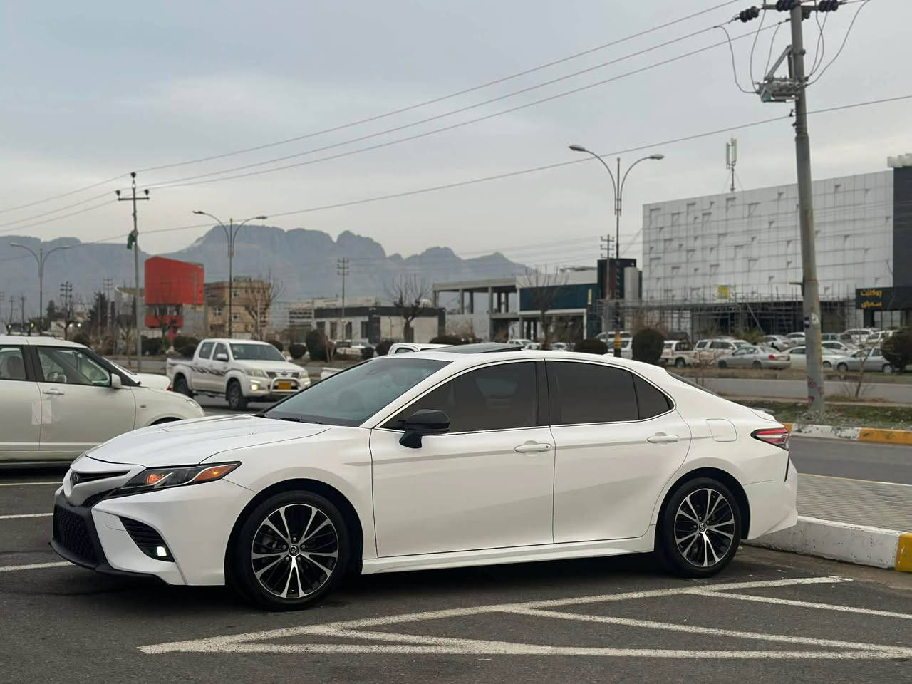 TOYOTA CAMRY 2019 SE+
سە یارەکە بەس بۆنیت بۆیاخ بیناوگرتن بەئیرباگ پە لیک pdr بچوک هەیە کامل سیرڤس کراوە یەک دینار مەسرەفی تیدا نیە هەزوو بەراد تازە بۆ کراوە سە نەوی تازیە نرخ-١٨٥$ شتیک مەجال 
4T1B11HK4KU170662
***********
*********** رانية, السليمانية

