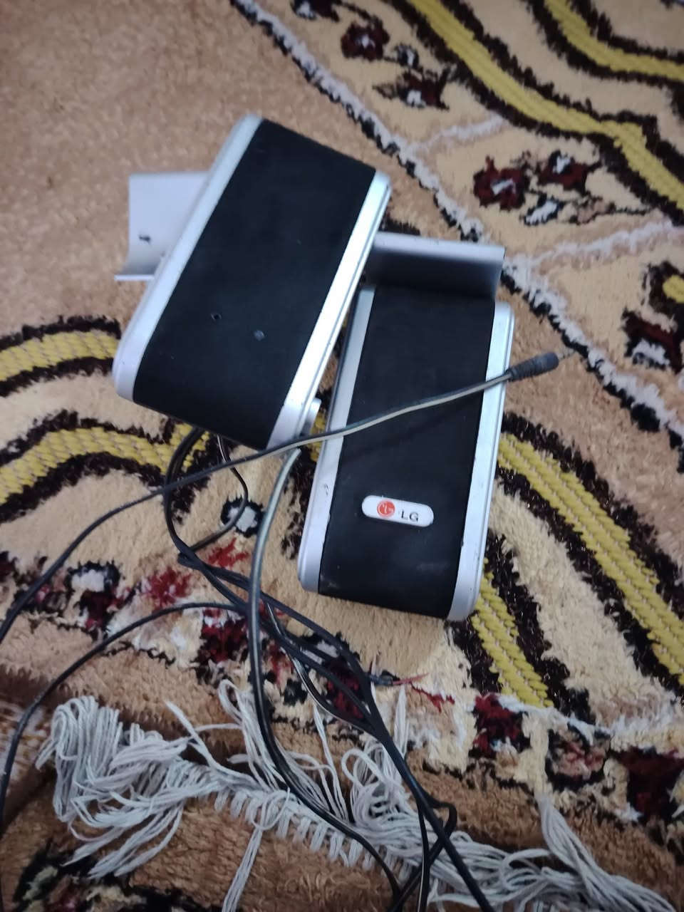 السلام عليكم ورحمة الله وبركاتة
اخوان هذا cd ويا سماعة هيجي بس وايرها مكطوع
صارلها تقريبا ٢٥ سنة مال ورث جدي، 😆بس مجاي اعرفله شغلته هيجي اشتغل.

للبيع قيم واخذه، ومراوس شعندك نزل تعاليق اراوس وياك عادي.
للاستفسار مراسلتنا ع واتساب ***********
