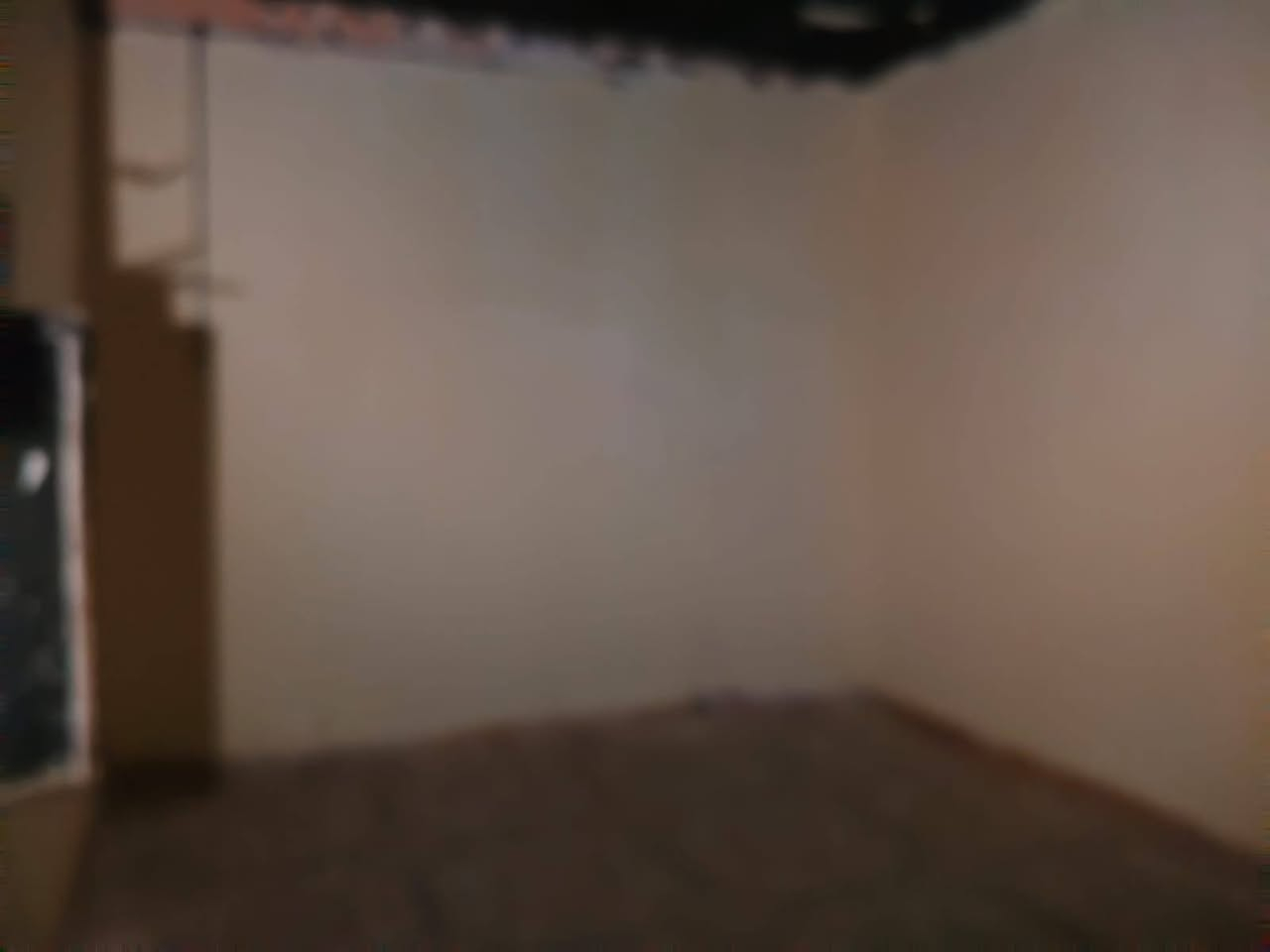 دارسكن طابو مالك صرف زراعي تحويل سهم بل طابو  أرخص بيت بل بصره ابي الخصيب  المساحة 120متر العنوان أبي الخصيب بأب طويل  يتكون البيت من غرفتين وصاله ومطبخ كراج صغير وصحيات داخليه وخارجيه  سكف عكاده بيت فارق اتكاتب وستالم مفتاح 🔑  نقص ملاحظات وترتيب سعر 30مليون اي ستفسار اتصل ***********
