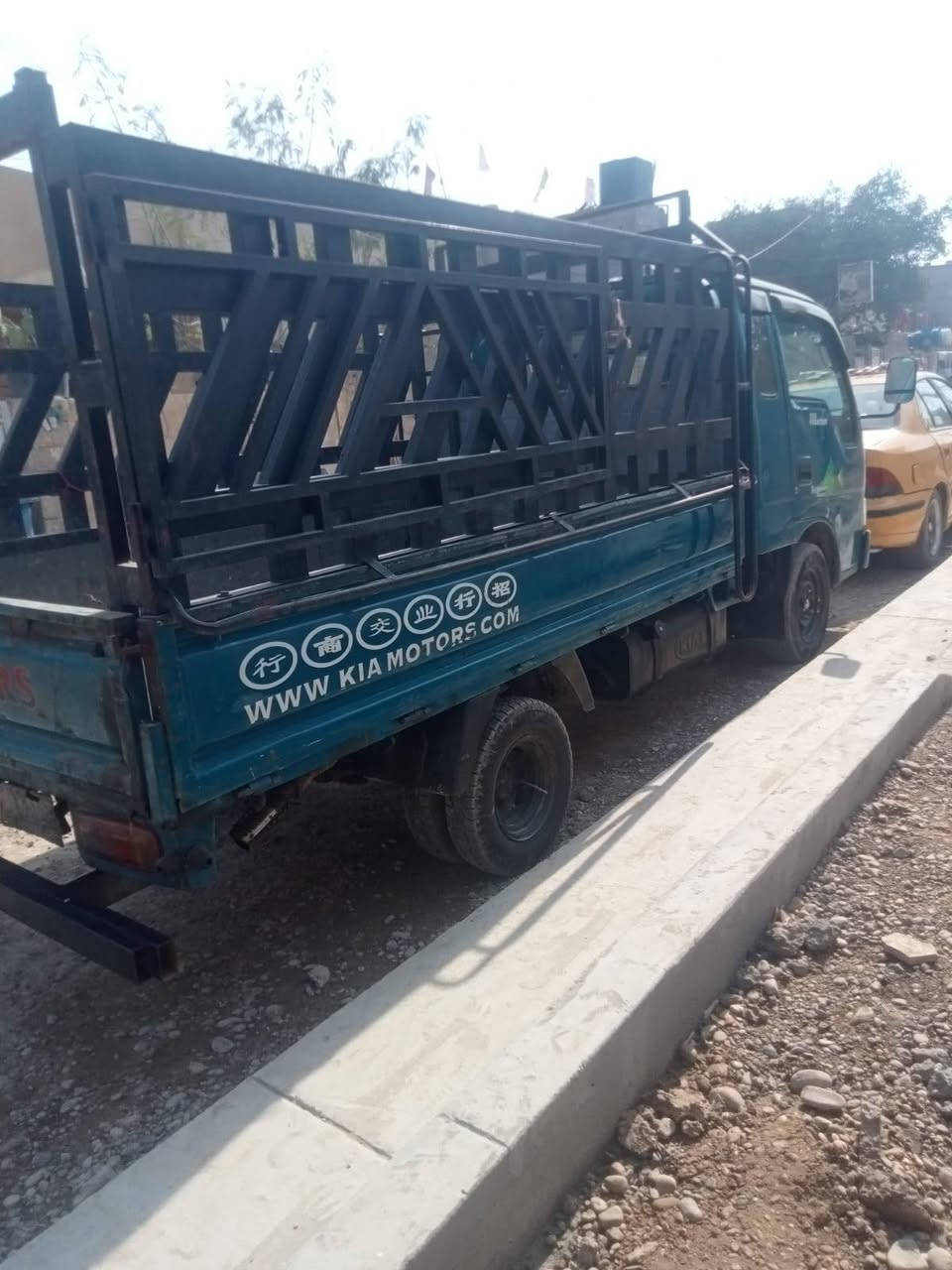 السلام عليكم كية فنتير قلاب موديل 1998 السياره جاهزه مابية اي نقص لبيع مكاني بغداد الكمالية تحويل مباشر السعر ٥٥ وبية شوية مجال وهاذا رقمي ***********
