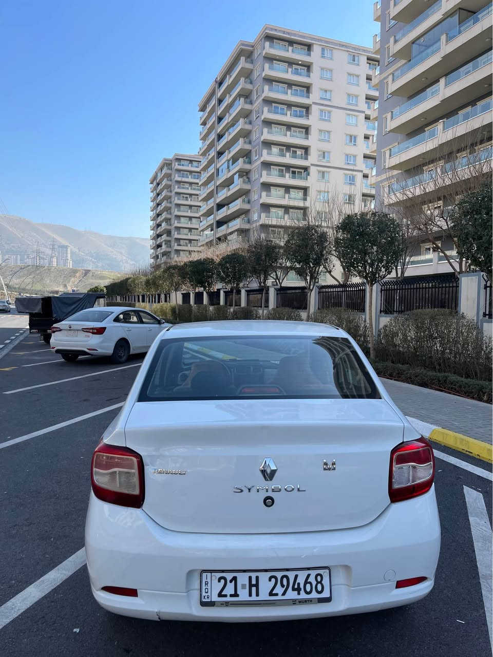 ڕینۆ سیمبول ٢٠١٦ 
١ پارچە و پەلەیەک بۆیاخە
گێڕ و مەکینە بەشەرت 
٢٠٠ هەزار ڕۆشتووە
سعر:٦٨$
***********
*********** السليمانية, العراق
