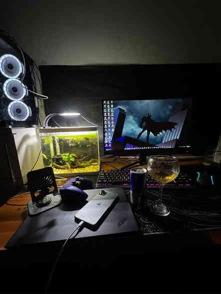 للبيع. الpc و الشاشه و كافة الملحقات الموجوده 
المكان بابل 
*********** واتساب
