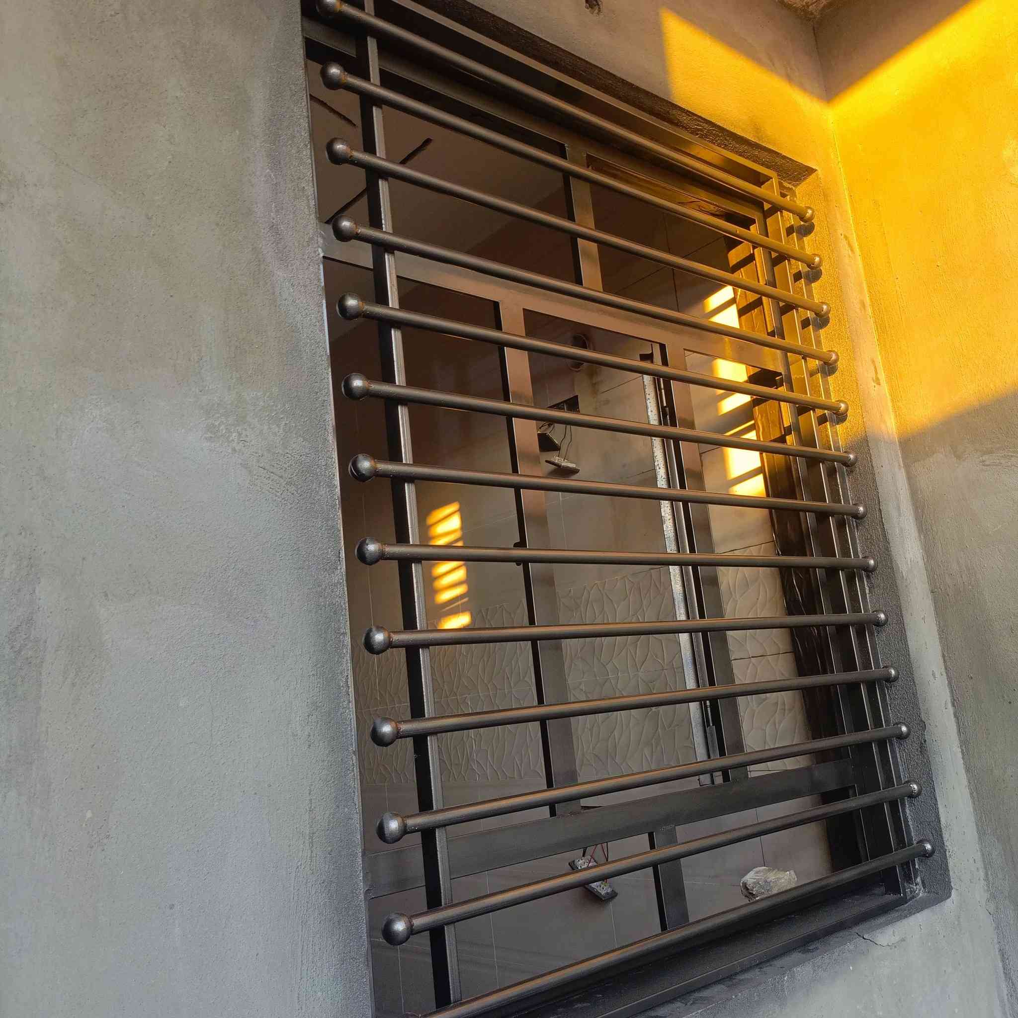 سلام عليكم نشتقل صبق ابو اب وشبابيك وقفاز حدل اوتربيع البيوت نتصال على الرقم بية  ***********
