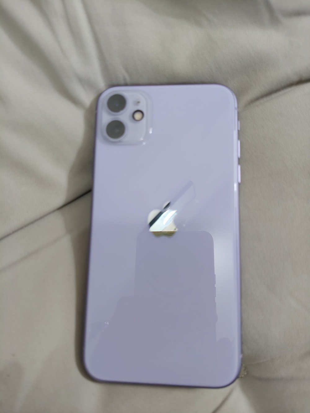 📱 للبيع Apple iPhone 11 – نظيف جداً 🔥  
128GB | لون بنفسجي مميز  

✔️ الجهاز نظيف جداً استخدام شخصي  
✔️ شاشة أصلية + True Tone موجود  
✔️ Face ID شغال 100%  
✔️ الكاميرات صافية جداً بدون مشاكل  

🔋 البطارية 75% (يعمل بشكل طبيعي)  

📦 ويا شاحن  

💰 السعر: 240,000 دينار  
📉 قابل للتفاوض للجادين فقط  

📍 الموقع: بغداد – الفحامة (قرب جزيرة بغداد السياحية)  

📍 الجهاز جاهز للفحص بأي وقت  

📞 للتواصل: ***********