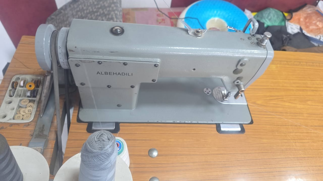 السلام عليكم
مكينة تكل جاكيت
مكينة أوفر يماتا 
للبيع 
*********** بغداد
