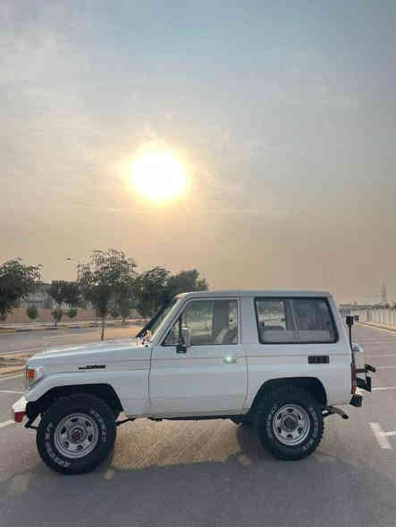 ڕەقەم ئەسڵ ڕەقەمی تازە بە ناوی خۆمانەوەیە ڕەقەم دیالەیە ، لێدراو و زەربەی نیە بۆیاخی عام کراوە لەسەر ساخی بۆ جوانی ، شان و یوکمە و سەقفی لێدراوی نیە ، سەقفیشی بۆیاخ نیە ، مەکینەی ٣f , ٦پستۆنە ، ناو و دەشتی لۆکە قەترە مەسرفی تیا نیە هەموو گیانی بە شەرت..
سعریشی 76 گەڵا و مەعمەلەیەکی برایانە.
ژمارە تەلەفۆن *********** Singapore
