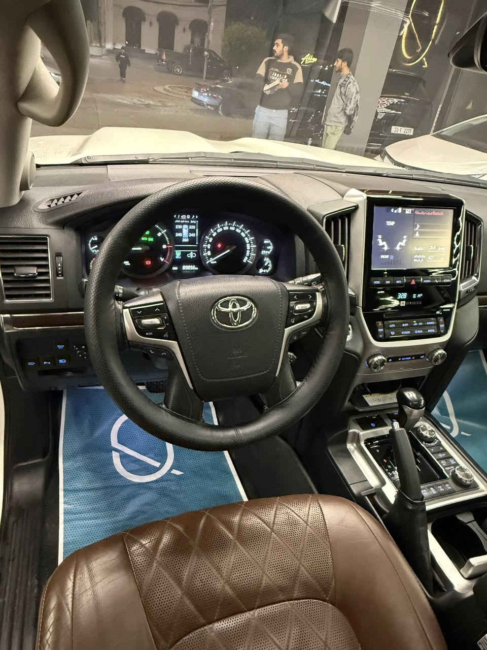 لاندكروز VXS
White edition
2017
فول مواصفات 
90km
كشنات جلد قرميدي 
تبريد كشنات
٣ شاشات 
كامره ٣٦٥
٥ بصمات
فتحه سلايد
جكات 
كراسي كهرباء
ستيرن تحكم جهتين 
كشنات ميموري
٤ جامات اوتو 
صندوك كهرباء
مرايات كهرباء 
مري قلاب
***********
