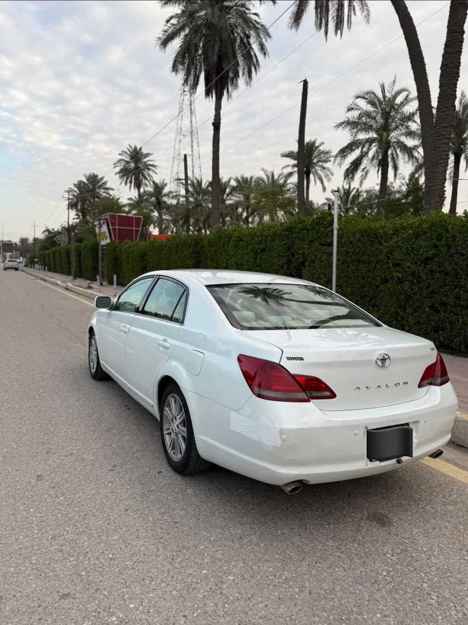 افلون للبيع
السونار مرفق 
ضربته فقط باب خلف السائق 
المكان : ميسان 
السعر  : 110
هاتف : ***********
تفاصيل اكثر اتصل وتدلل
