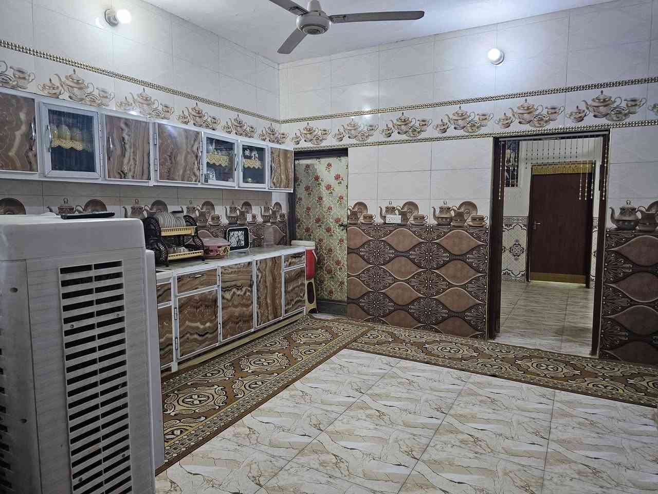 سلام عليكم  بيت زراعي لبيع  مساحه 180   بيه ستقبل صاله غرفتين  مطبخ  صحيات خارجيه بكان حي حسن فرع سكلات قرب بيت شيخ طالب  سعر خاص رقم هاتف ***********
