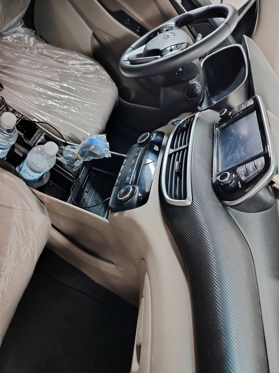 السلام عليكم✋
🚘توكسان خليجي موديل 2020
👌كفاله من الصبغ عدا شخط بسيط ب الباب
مواصفات👍
وكاله الكاصد  فول عدا البنوراماكراسي اماميه كهرباء شاشه سايدبريك ب الرجل حساسات كامله فول تحكم سترين ماشيه 80وقابله لزياده رقم بغداد انكليزي 
السعر💰
190وبيهه مجال لتفاوض
العنوان📍
بغداد الحبيبيه شارع المعارض معرض السند
لاستفسار☎️
***********
