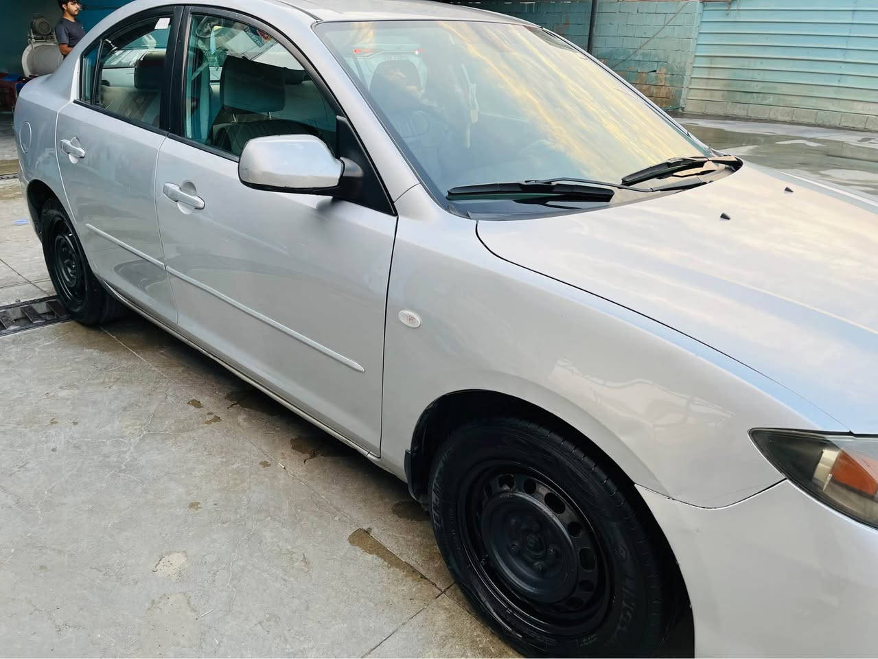 بسم الله الرحمن الرحيم 

مازدا ی زووم ی 3 مۆدێل 2008 خلیجی

مواسەفات: دەبڵ گێڕ تۆماتیک و عادی ، جام کارەبا ، ئاوێنە 

کارەبا ، قفڵ مەرکەزی کۆنتڕۆڵ دوو کۆنتڕۆڵی لەگەڵە ،دوو سویچی لەگەڵە ، تاقم کوشنی تازەیە ، سوکان تەقەڵ، شاشە ئایپادی دەرەجەیەکم بۆ داناوە لەگەڵ کامێرایی 4K 1080، چوار تایە و ویلی لۆک تازە 

بڵانس و میزانیە کراوە ، پاتری تازە ،ڕۆنی تازە ،بانصەکانی تازە بۆم گۆڕیوە ، هایدرۆلیکیم گۆڕیوە تازە ئاوی فڵچە ، سەیارەکە زۆر پاک و جوانە تازە پۆڵیشم کردوە 

سەنەوی 
تازەیە هەزە و بەڕادی تازەیە 

زۆر تندوتۆڵە کامل مەسرەفی م کردووە ، تەنها دوو 

دەرگایی سەکنی بۆیاخە بێ ناوگرتن دەرگایی سەیاقیش کەمێک ساردی هەیە 
ماڵی دۆستە 

نرخی:82 گەڵا و مەعامەلەیەکی برایانە ئەگەر موشتەری نیت سەری خۆت و منیش مەهێشێنە موشتەری لە خزمەتام
شوێن : سلێمانی

*********** السليمانية, العراق
