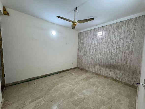 للإيجار في السيدية بيت بمساحة ٧٥ متر

البيت كلش نظيف 

يحتوي على ٤ غرف نوم وصاله ومطبخ وخدمات 

الايجار مليون وربع 

للأستفسار ***********
