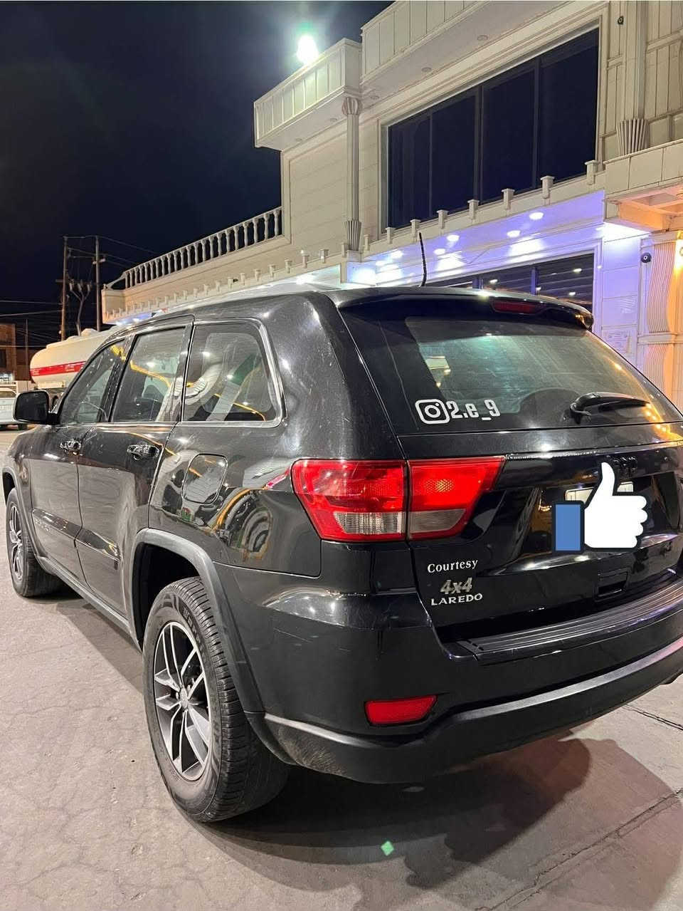 سلام عليكم
جيب لاريدو ٢٠١١ 
لون اسود 
رقم بغداد باسمي 
مشروع وطني مداور ثاني يوم 
السياره بيها قطع صبغ ابيع صبغ حزام 
كير ومكينه كفاله 
تبريد فول 
حداديه خير من الله 
تخم تاير
السعر(((130)))
منضومه زنون  مكان السياره ميسان العماره  الاستفسار ***********
