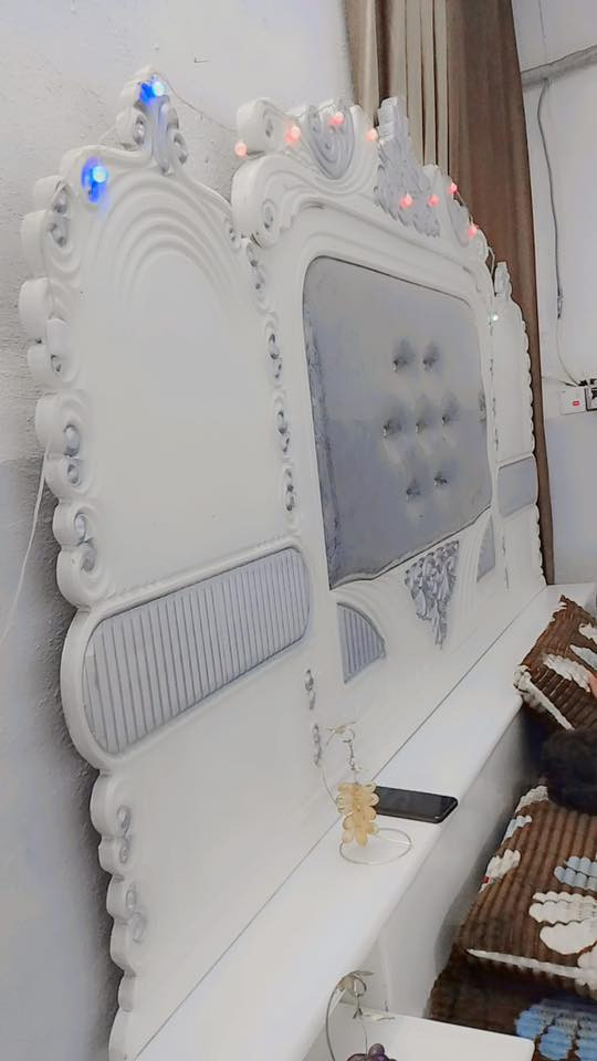 غرفه نوم للبيع عراقيه
جديده ماصاله هواي من مشترينه
بغداد مدينه الصدر
السعر 600وبيه مجال
التواصل ***********
