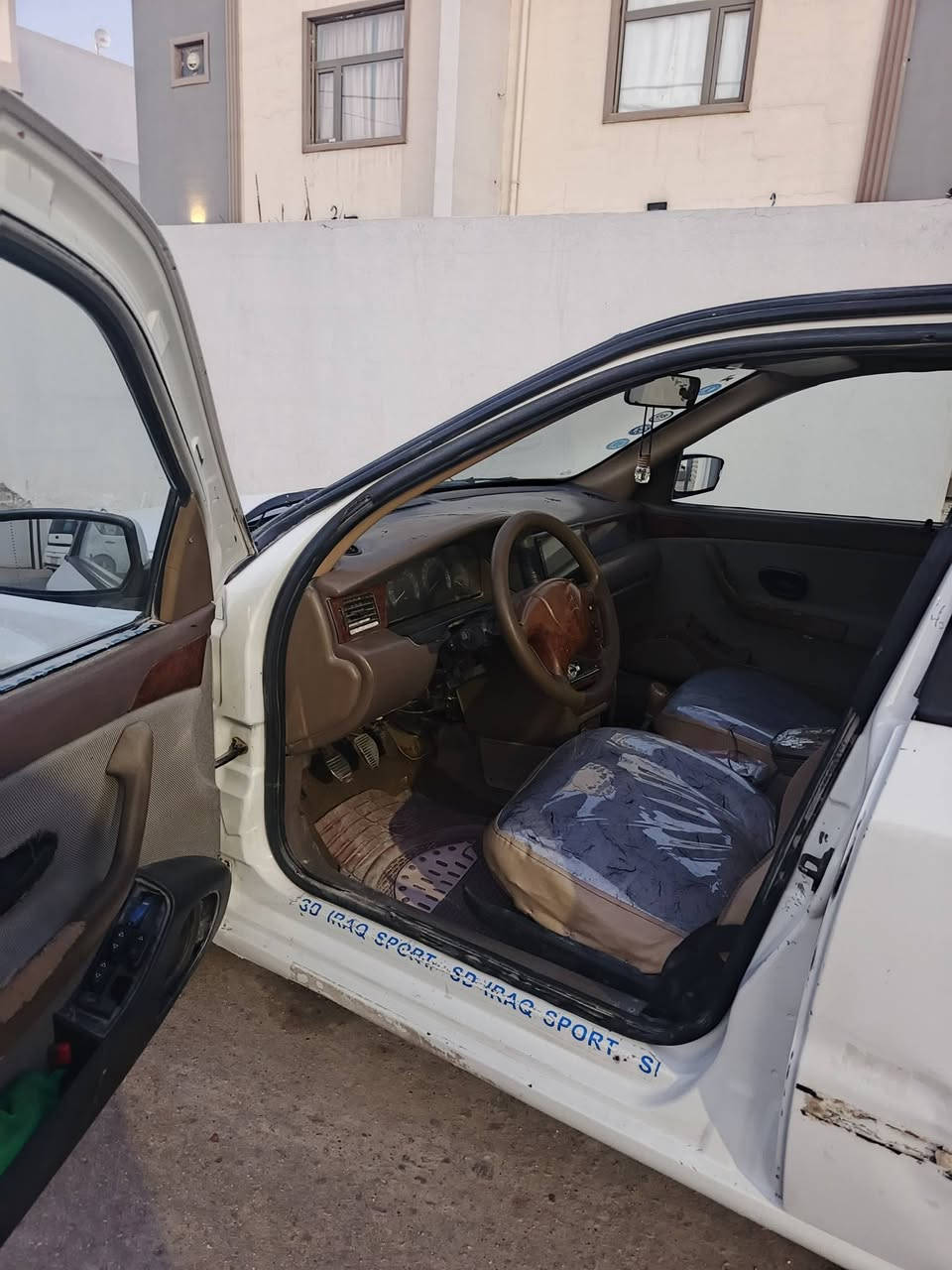 سلام عليكم 
سيارة سمند للبيع موديل 2010 سياره مبدل قطع جمالية فقط حادث مابيها 
مبدل جاملغات امامية اثنين ومبدل بنيد وبيها ضربة بالدوسة مال دراجة 
خياس بالهلالات وشويه بالقمارة
رجاءا اقرا المنشور قبل لا تتصل
***********
السعر 30 بيها مجال حك الجية
العنوان النجف شارع المجمعات
