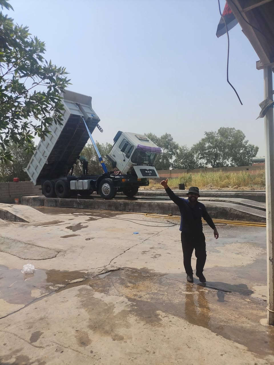 مان موديل 94 بلادي قلاب مكينه 28 مجموعه نص جي أف شاصي عريض مضروب باج بطن من الطول للطول كير حصيره 160مكينه خير من الله مابيها تنقيص
رقمها سليمانيه بسمي لل 2026 تنتهي السنويه سياره جاهزه للشغل تخم تاير   *********** سعرها 200 قفل
