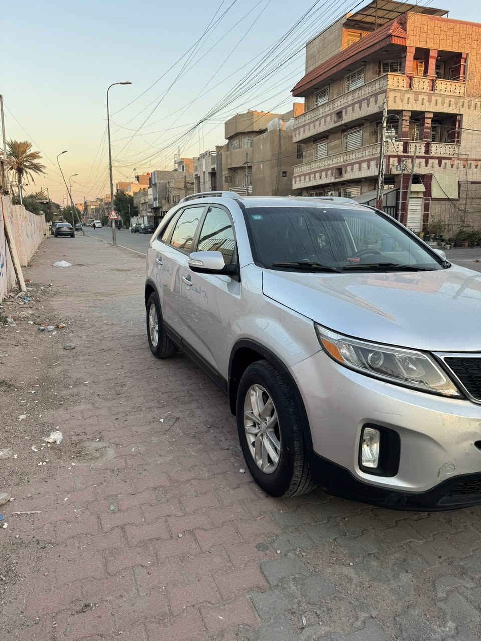 السلام عليكم سيارة سورنتو وارد  أمريكي الضرر موضح في الصور مكينة أربع سلندر اللون سلفر موديل ٢٠١٥ ضررها بنيد مصلح فقط السيارة رقم بغداد السعر المطلوب ١٣٥ وبيه مجال للاستفسار الاتصال على الرقم ***********
