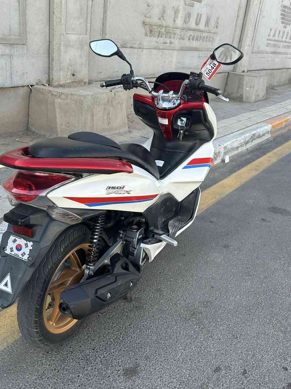 السلام عليكم للبيع دراجه pcxجيل اول
٢٠١٦ مديل حديث  ماشيه (18) ماخذها رمبه  الدراجه على ايدي حجم  مكينه 150ياباني الاصلي دراجه جديده مال جناي 

ياباني الاصلي دراجه كامله أستان كهربائي  حساس ازدحام سويجات ٢حرف Aدراجه جديده الدراجه مكينه شلعه معدل خير من اللّٰه اذا مجيب فيتر تفحص لا تجي  دراجه تكول جديده بمعنئ الكلمه واحلا من الصور مال جناي المكان بغداد دراجة مكفوله  كفاله عامه اي نقص مابيه رقم تواصل ‭٠٧٧٢ ١٦٣ ٧٨٢٤‬
