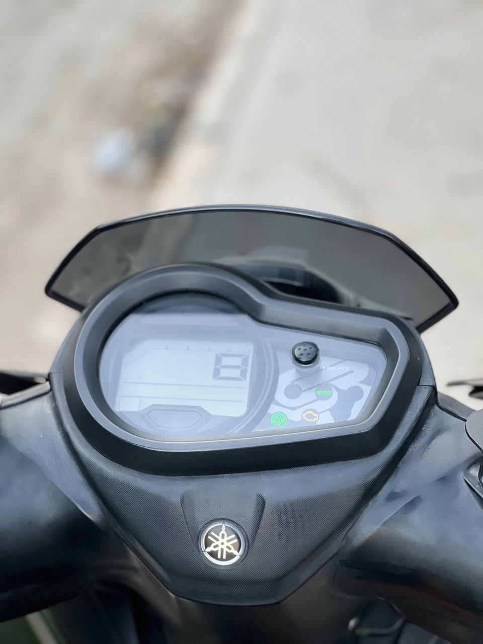 <دراجه ZR موديل 22  ألون زيتوني بأسود >
ماشيه 12680
تشغيل ايكو
اطفاء ذاتي عند الترفك لايت او عند الوقوف
حساس عند تنزيل الاستاند 
تحكمات
نوزل وهندر
 في الشاشه
كشاف ضبابي
عدت الشركه في الجنطه 
حجم المكينه 125 cc 
مفتاحين احتياط 
صناعه يابانيه 🇯🇵 
الدراجه نزلت من معرض الزيتون ومايحتاج اكول على دراجاتهم كلش نظيفات 
الدراجه مناقصه برغي ومامفتوح بيها شي على وضعية الشركه 
‏< المكان ذي قار حي العسكري>
<الرقم *********** >
