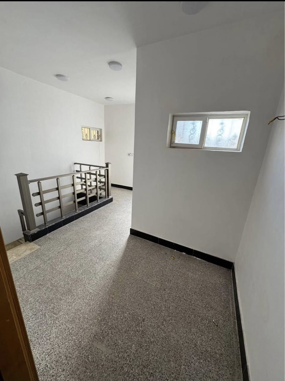 #عاجل 
عندي شقة للايجار مستعجل بحي السلام 100 متر حديثة وراقية 

غرفة نوم انيقة + استقبال + مطبخ +صحيات حديثة

خط مولد جاهز ماطور ماء وسخان وتانكي ماء

منطقة هادئة وخدمات كاملة 

للاستفسار اكثر الاتصال فقط غير متواجد عبر الفيس

***********

***********
