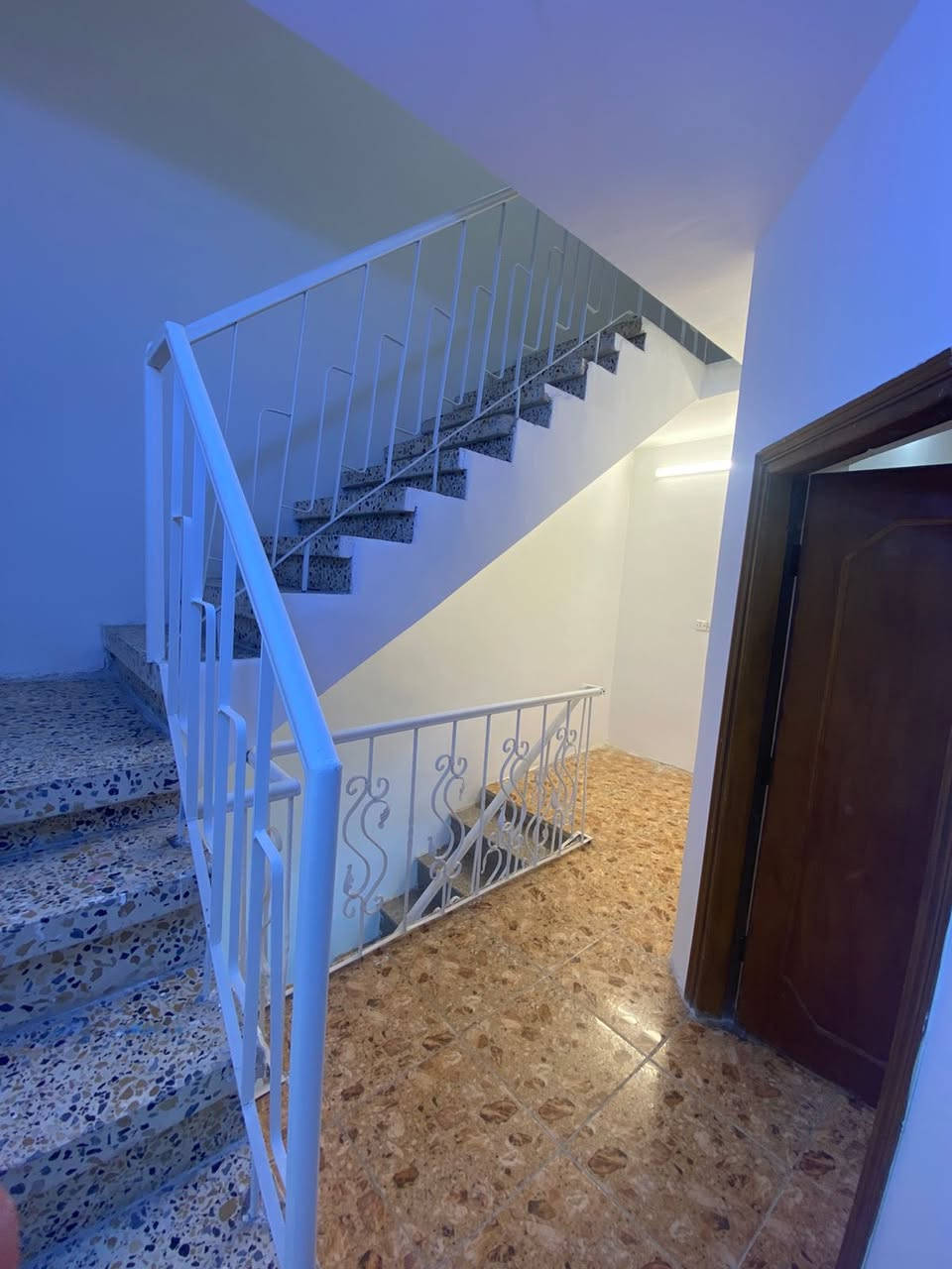 � للإيجار في السيدية 🏡
✨ بيت عائلي مميز بموقع هادئ ✨

📐 المساحة: 100 متر
🚪 مدخلين
🛏️ 4 غرف نوم
🛋️ صالة مريحة
🍳 مطبخ
🚿 2 خدمات

💰 السعر: مليون وربع فقط

📞 للاستفسار والتواصل:
***********
***********

⭐ فرصة مناسبة للسكن العائلي — سارع بالحجز

