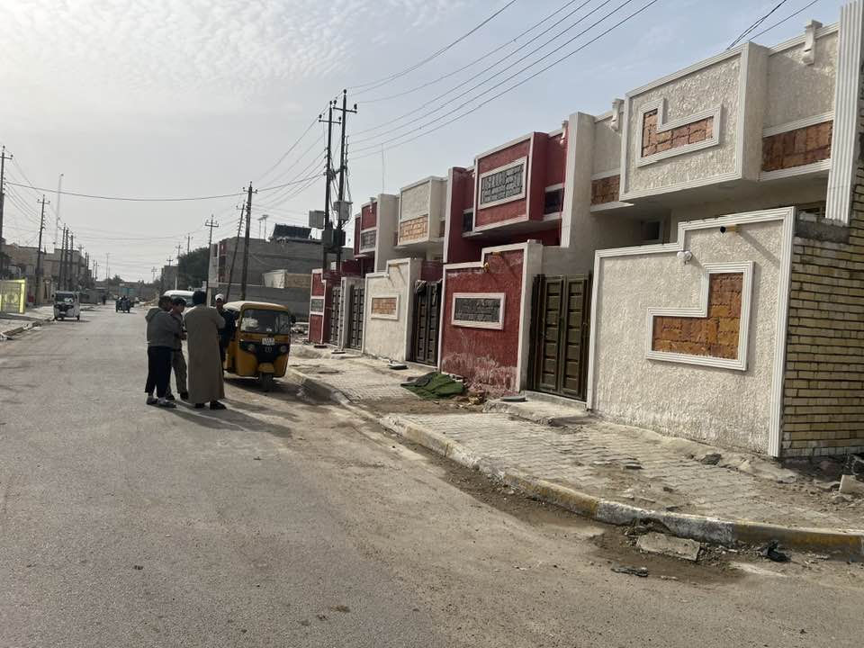 سلام عليكم مشتمل للبيع مساحته 55متر واقع حال 60 ركن على شارع عشرين بناء جديد طابو صرف السعر 40بي مجال بسيط العنوان مشتمل حسينيه الراشديه خدمات مسقط مقابيل حسينيه الزهراء رقم الهاتف ***********
